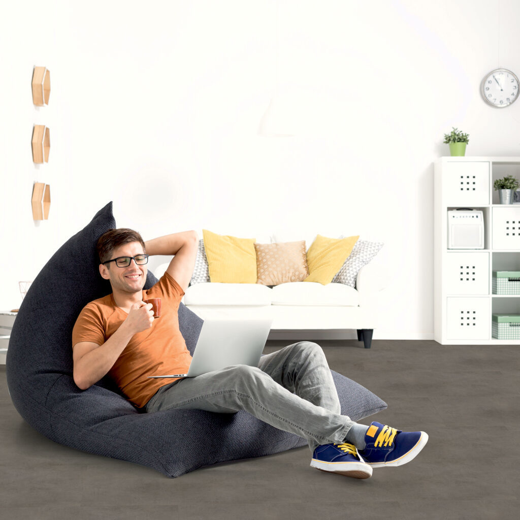 Bodiax Stone BP365 626 Andes PVC tegel plak pvc in woonkamer sfeerfoto