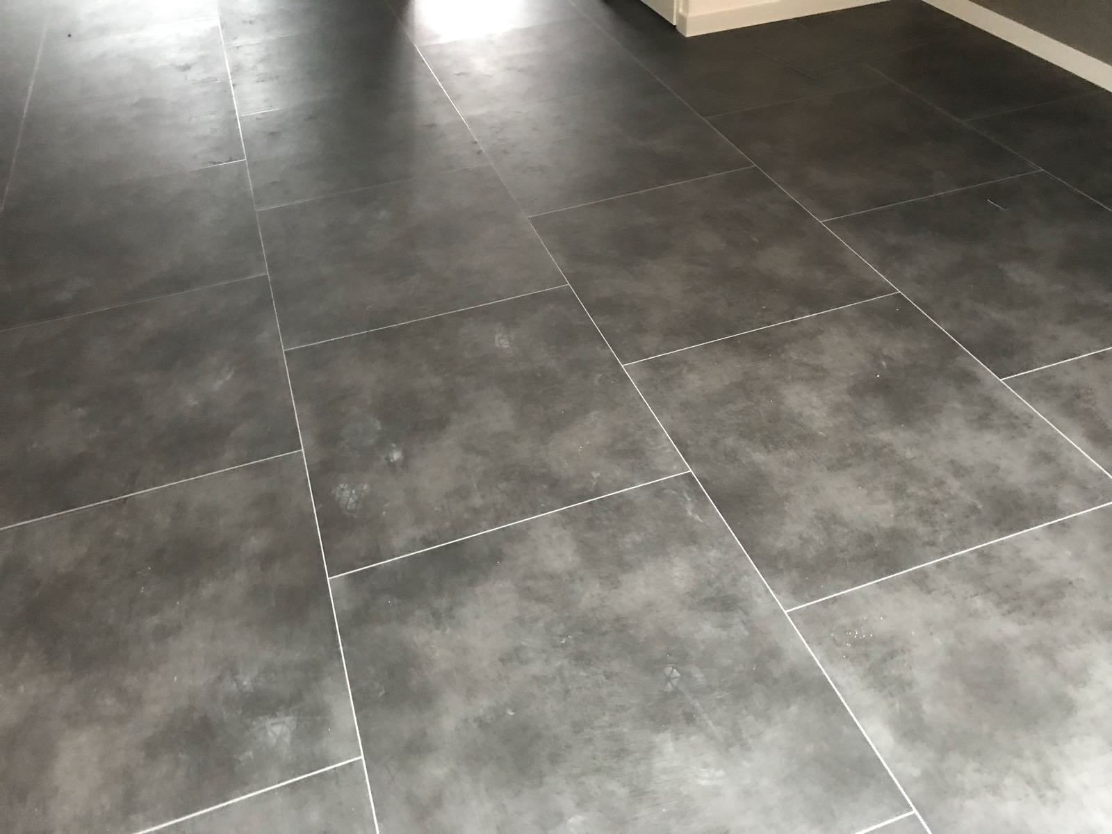 Ambiant Concrete Anthracite Mat met grijze voegstrips