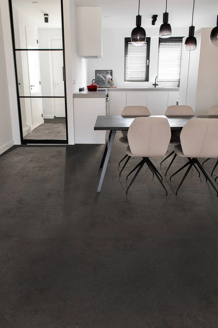 Gelasta Nova Click 7403 Arctic Graphite PVC tegel click pvc in woonkamer sfeerfoto