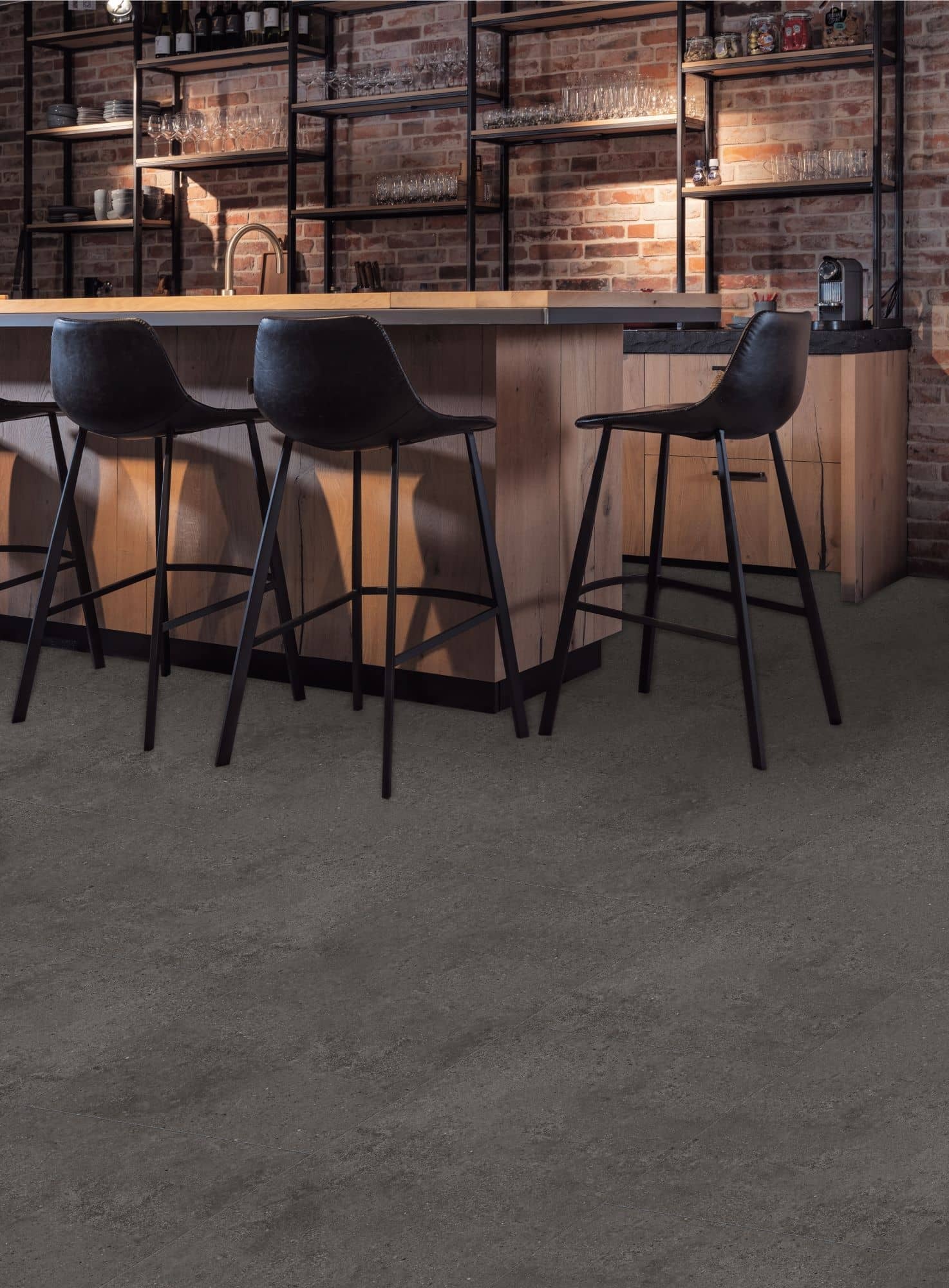 Gelasta Nova XL 6402 Arctic Pebble Grey PVC tegel plak pvc in woonkamer sfeerfoto