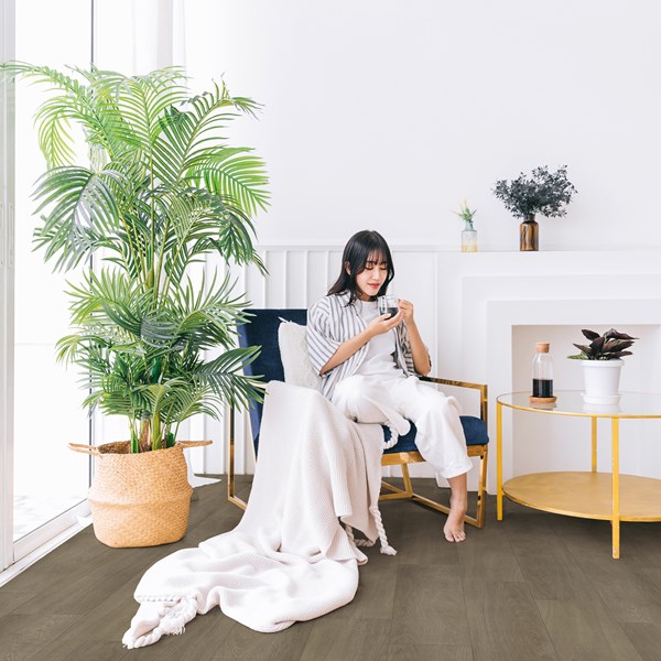 Bodiax Estrela BP370 123 Ash PVC plank plak pvc in woonkamer sfeerfoto