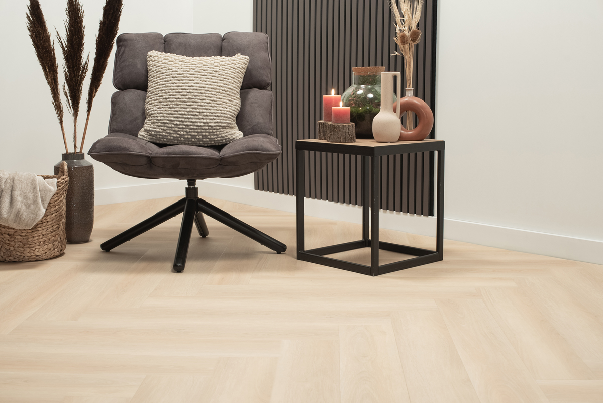 Floer Walvisgraat click PVC FLR-3910 Detail van de structuur Balein Beige visgraat click pvc met subtiele nerf