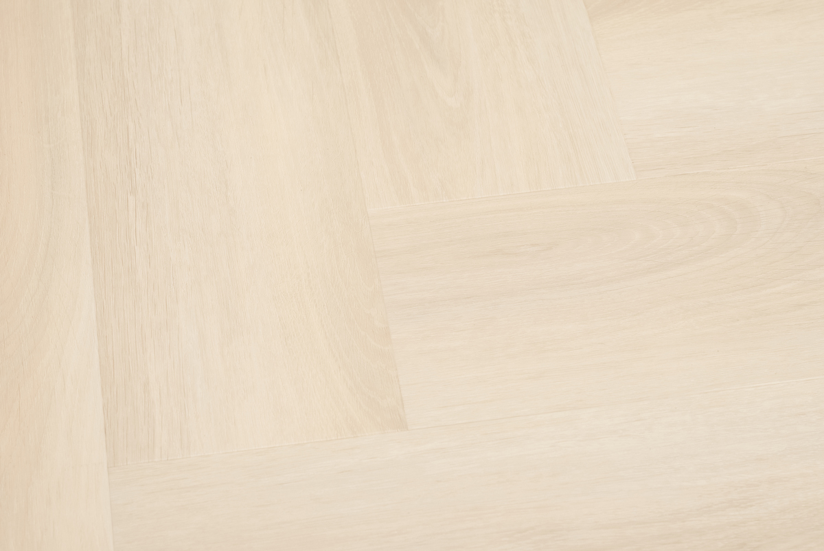 Floer Walvisgraat click PVC FLR-3910 Close-up van houtdessin Balein Beige visgraat click pvc met verfijnde afwerking