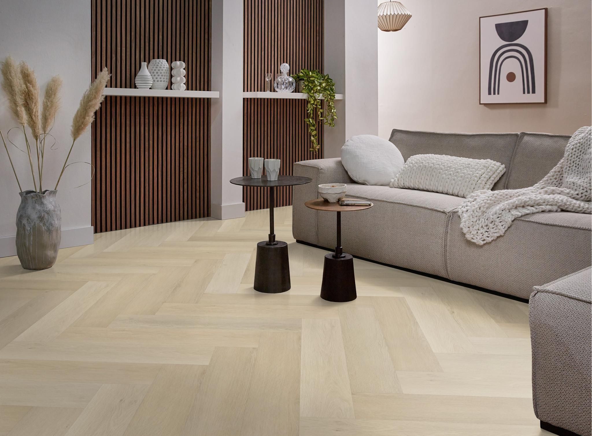 Ambiant Spigato Marento Walvisgraat 7920.3011.19 Beige walvisgraat plak pvc in woonkamer sfeerfoto