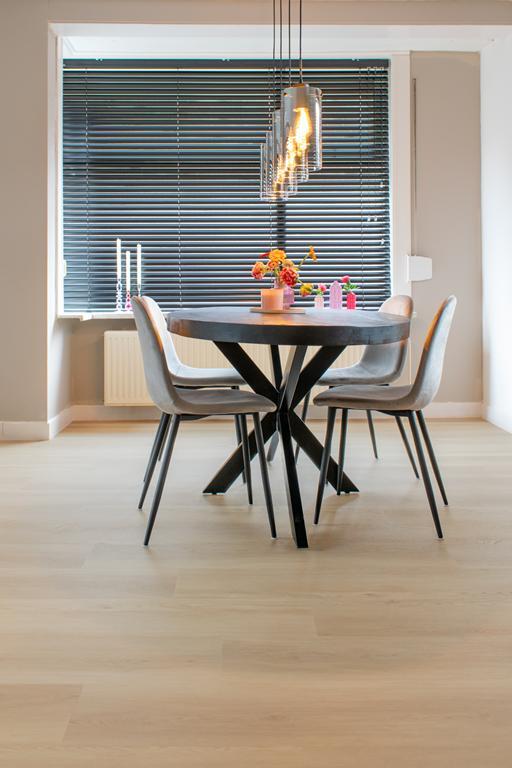 Gelasta Artline Register 2300 Close-up van houtdessin Beige PVC plank plak pvc met natuurlijke tekening