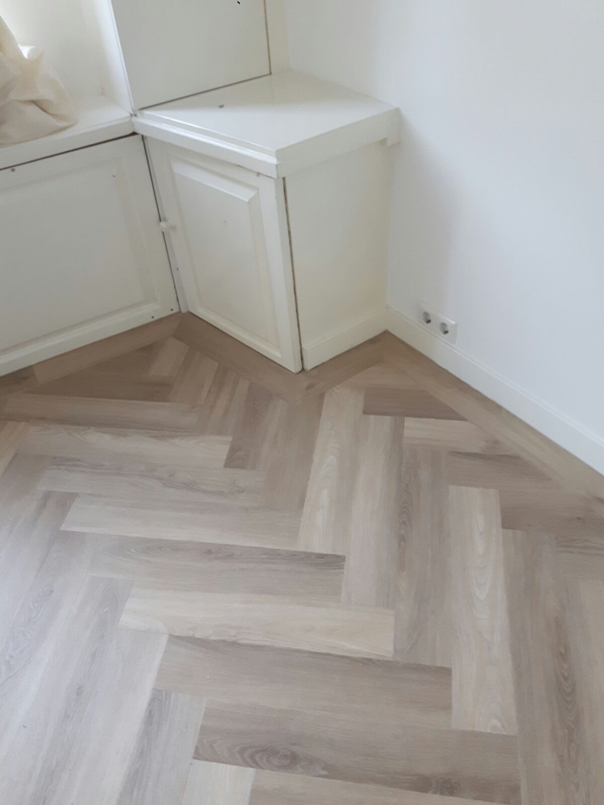 Detailafbeelding van Ambiant Spigato Avanto Visgraat Beige 9096.3504.19 plak PVC vloer