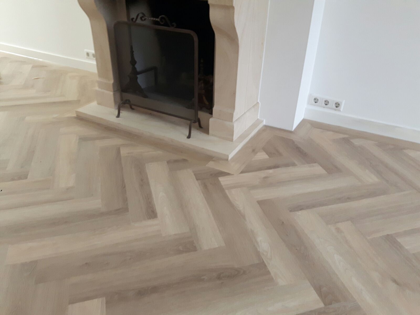 Ambiant Spigato Avanto Visgraat 9096.3504.19 Kleur en structuur Beige visgraat plak pvc met rustige kleurtoon