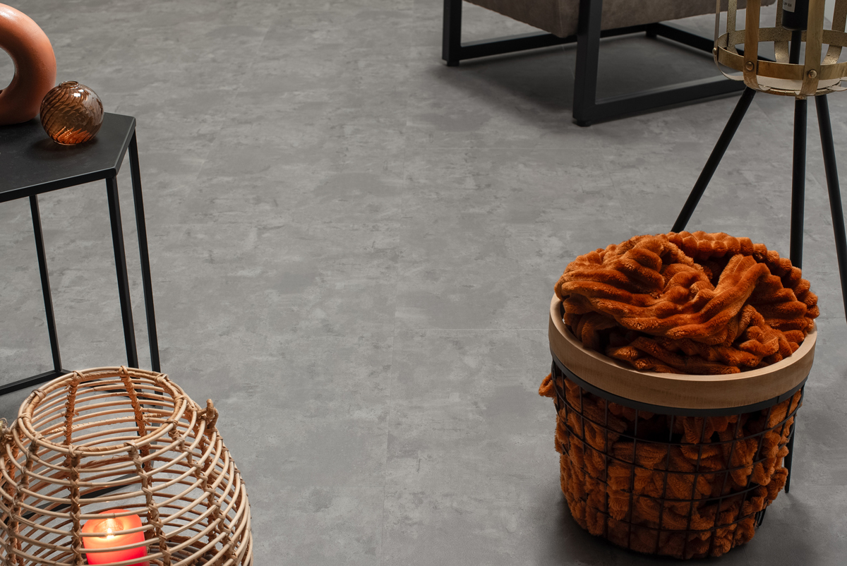 Floer Tegel Click PVC FLR-3801 Close-up van steenlook Betonlook Grijs PVC tegel click pvc met natuurlijke tekening