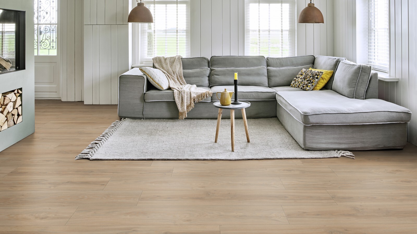 Moduleo LayRed Woods Small Plank 22450 Close-up van houtdessin Blackjack Oak PVC plank click pvc met natuurlijke tekening