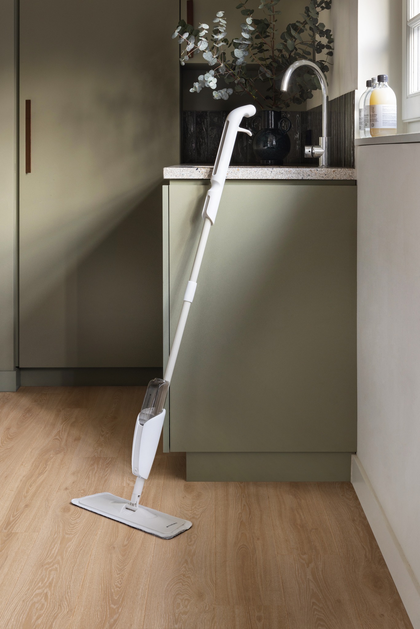 sfeerfoto Blackjack Oak PVC plank click pvc in woonkamer SKU 22450