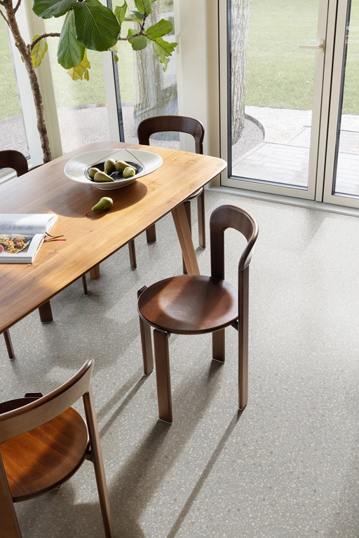 Moduleo LayRed Stone Medium Tile 46944 Bolzano PVC tegel (steenlook) click pvc in woonkamer sfeerfoto