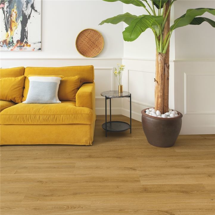 QuickStep Bloom AVMPU40238 Botanische Gerookte Eik PVC plank click pvc in woonkamer sfeerfoto