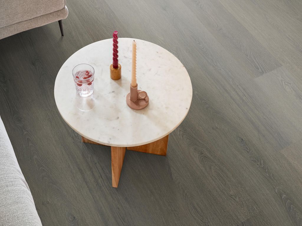 Ambiant Viranto Brown Grey 9040.6508.19 plak pvc plank close-up van kleur en structuur