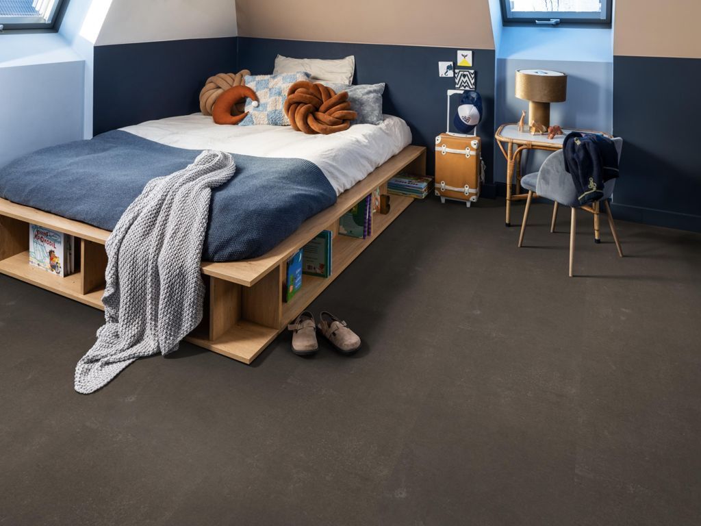 Ambiant Piero Brown Grey 6022920419 click pvc tegel in woonkamer als sfeerfoto