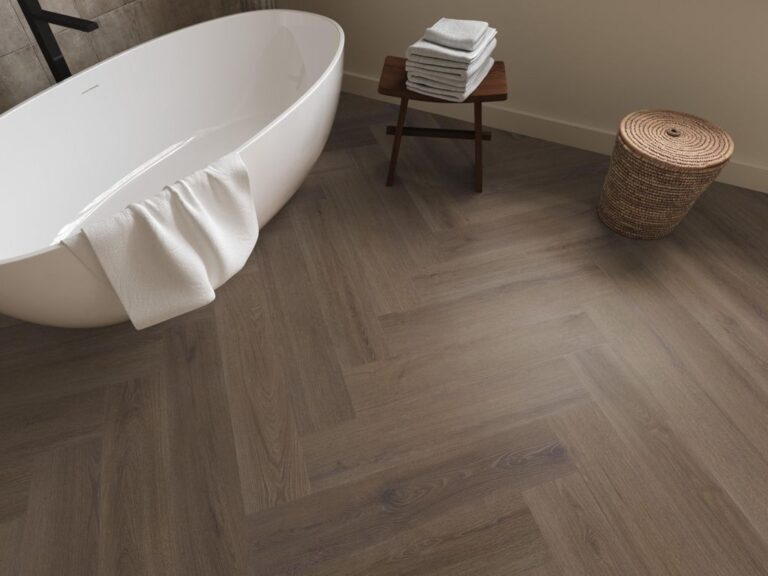 Ambiant Spigato XL Valento Visgraat Click 7081.2015.19 Brown visgraat click pvc in woonkamer sfeerfoto