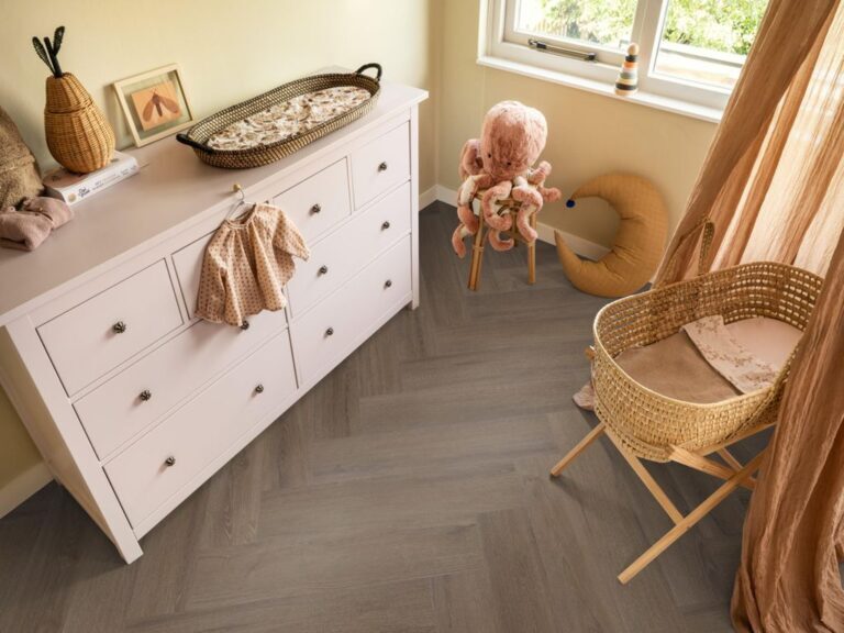 Ambiant Spigato XL Valento Visgraat Click 6081.2015.19 Kleur en structuur Brown visgraat click pvc met rustige kleurtoon