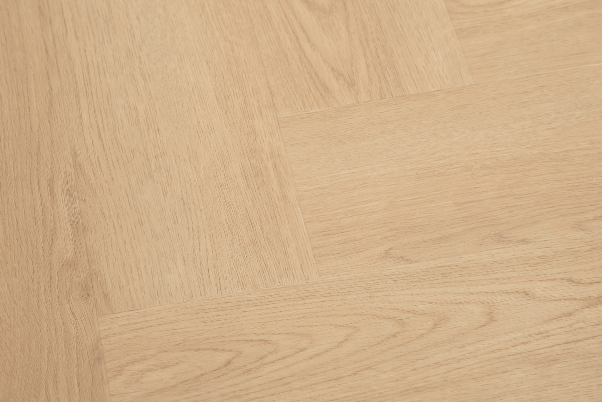 Floer Walvisgraat click PVC FLR-3913 Close-up van houtdessin Bryde Bruin visgraat click pvc met verfijnde afwerking