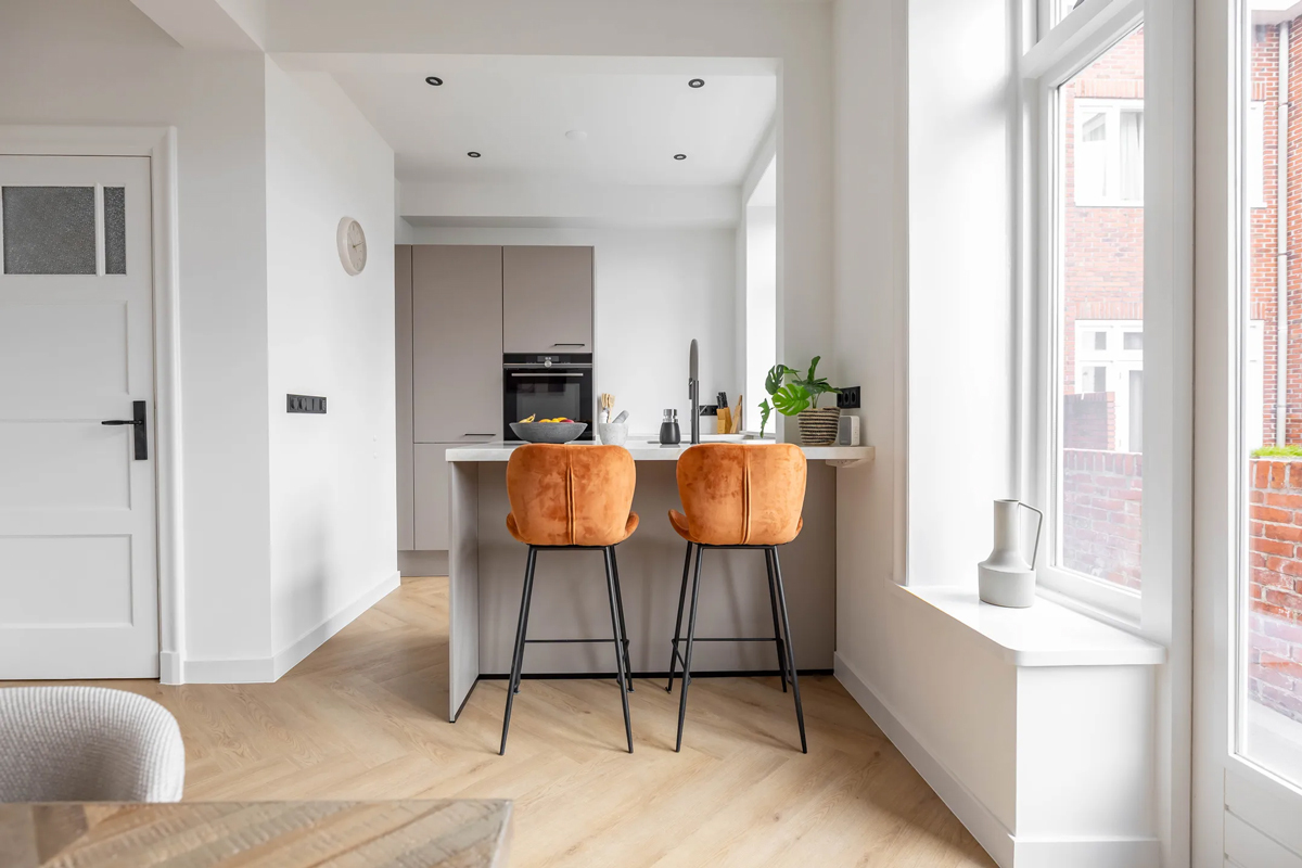 Floer Walvisgraat PVC FLR-3526 Afwerking en randdetail Bryde Bruin walvisgraat plak pvc met levendige structuur