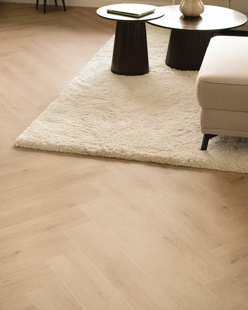 Floer Walvisgraat click PVC FLR-3913 Kleur en structuur Bryde Bruin walvisgraat click pvc met subtiele v-groef