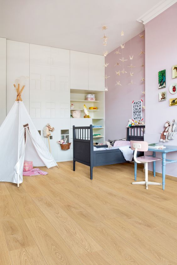 Floorify Lange Planken Click F002T Butter Crisps PVC plank click pvc in woonkamer sfeerfoto