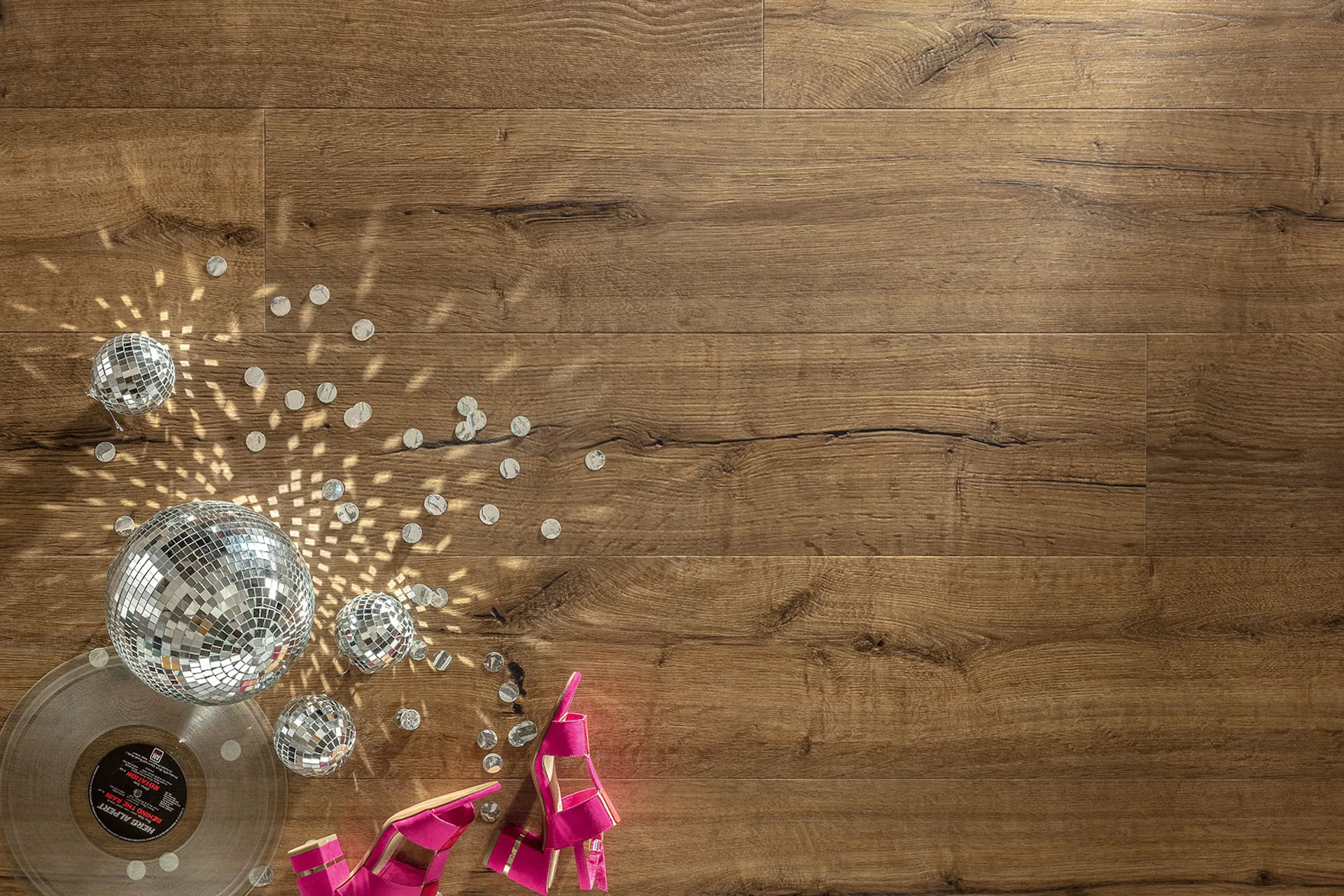 Floorify Lange Planken FG038 Detail van de structuur Cafe Rene PVC plank plak pvc met subtiele nerf warmteweerstand 002 m²K/W