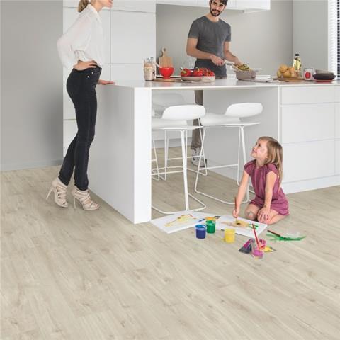 QuickStep Blos AVSPU40038 Canyon Eik Beige PVC plank click pvc in woonkamer sfeerfoto