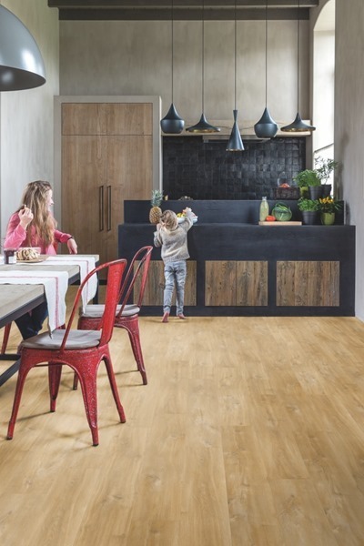 QuickStep Blos AVSPU40039 Canyon Eik Natuur PVC plank click pvc in woonkamer sfeerfoto