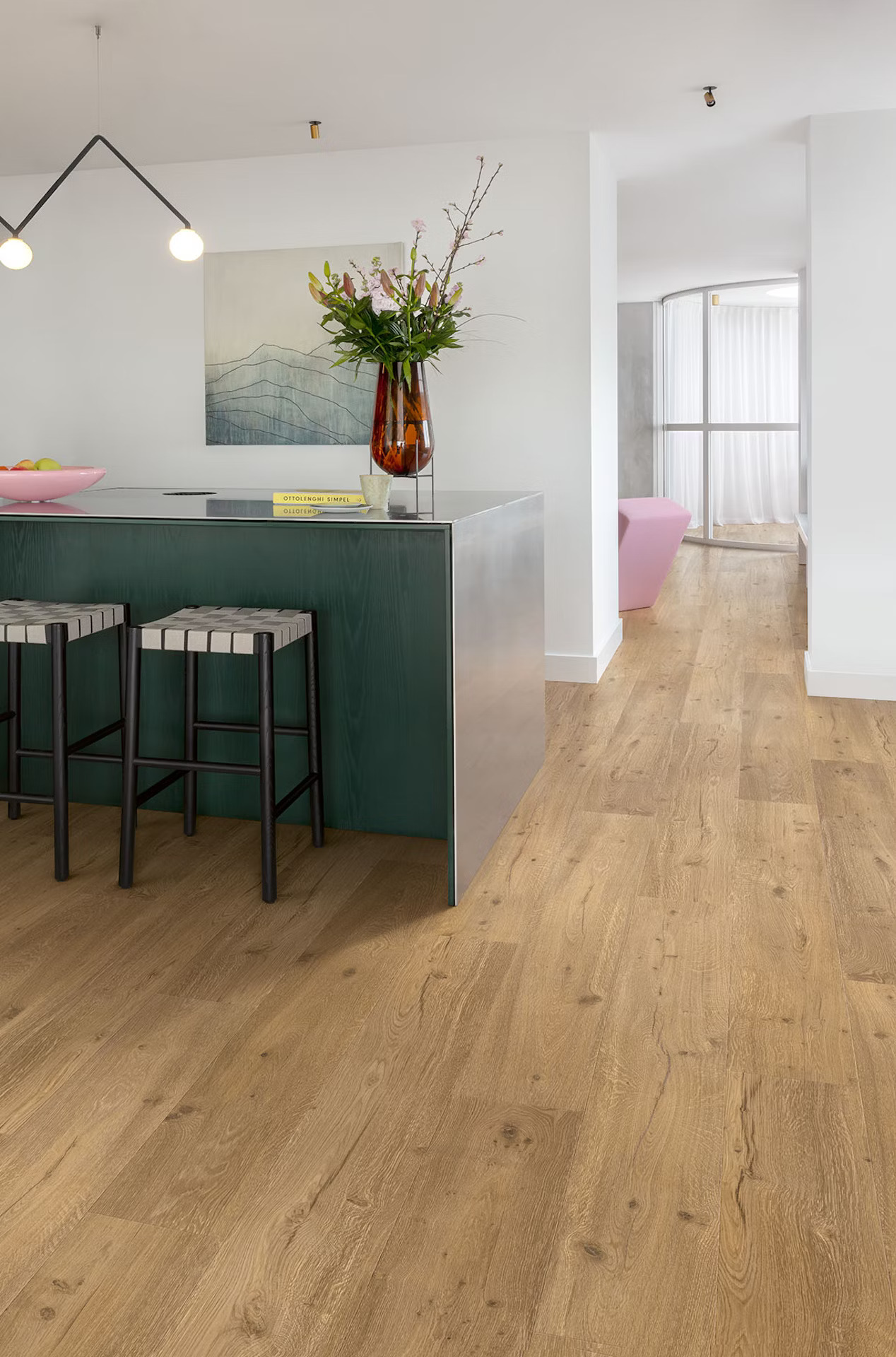 Floorify Lange Planken FG039 Caramello PVC plank plak pvc in woonkamer sfeerfoto