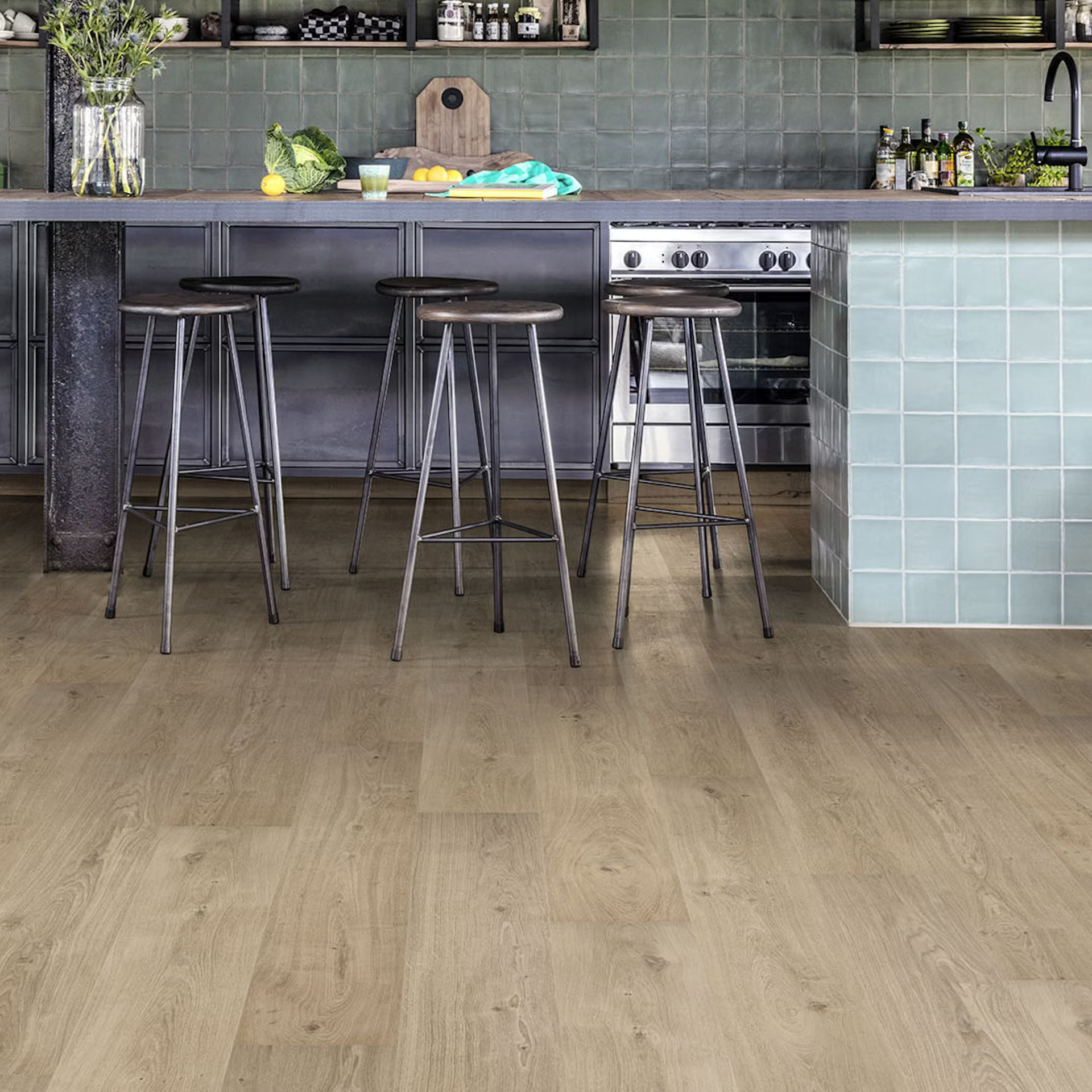 FG017 Champagne plak pvc van Floorify in de keuken