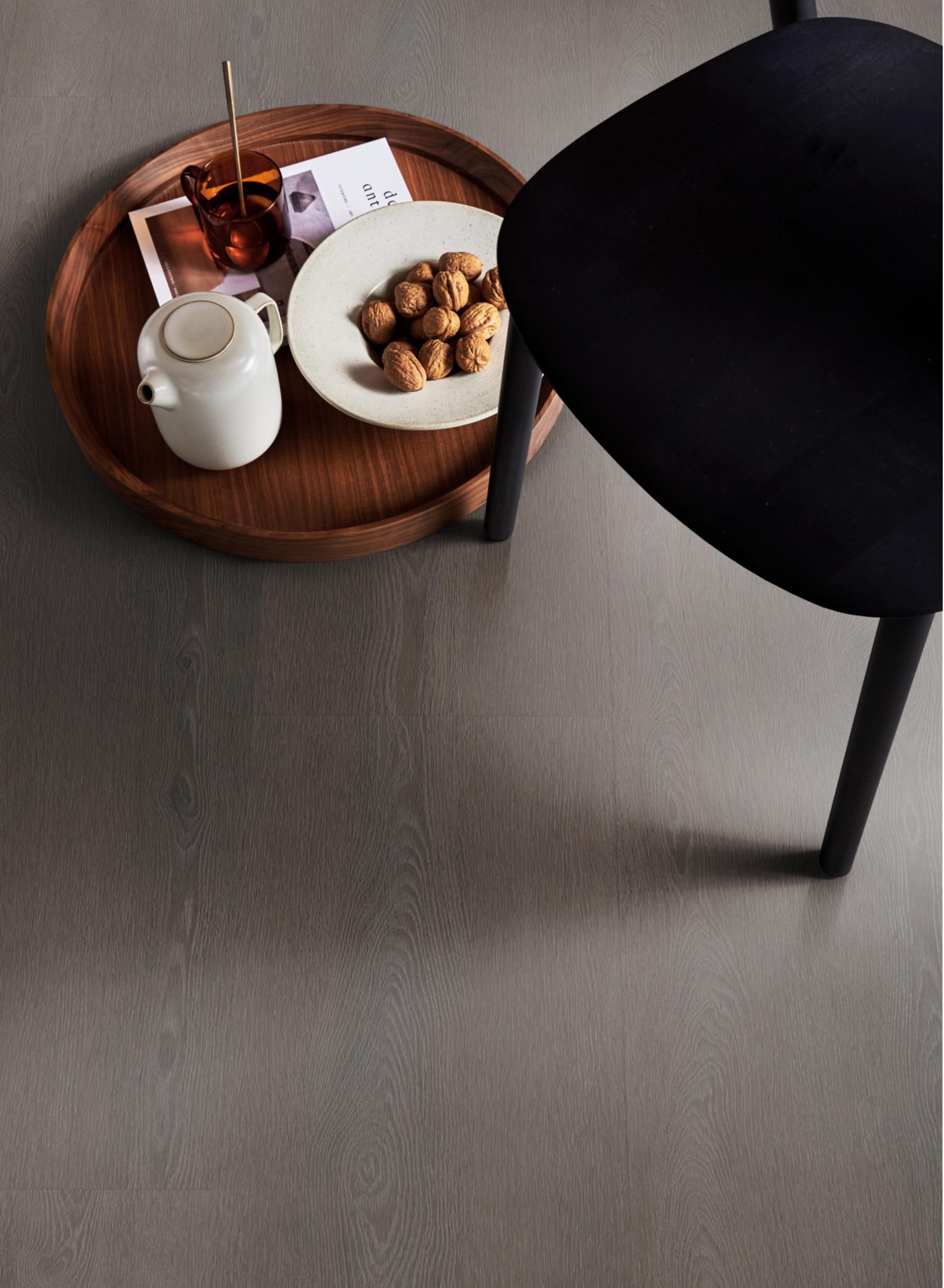VTwonen Wide Board 6200100519 Kleur en structuur Charcoal PVC plank plak pvc met rustige kleurtoon