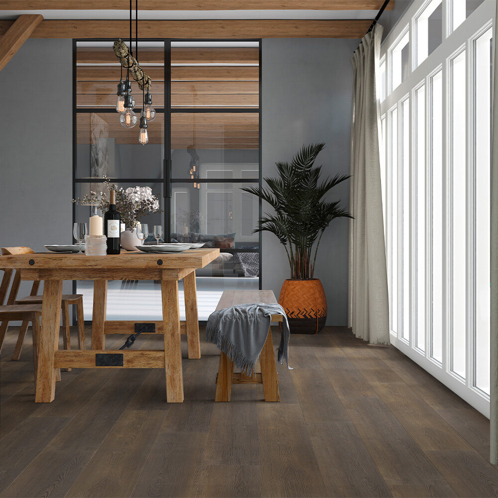 VivaFloors Black Forest 4530 click PVC plank gelegd in een sfeervolle eetkamer