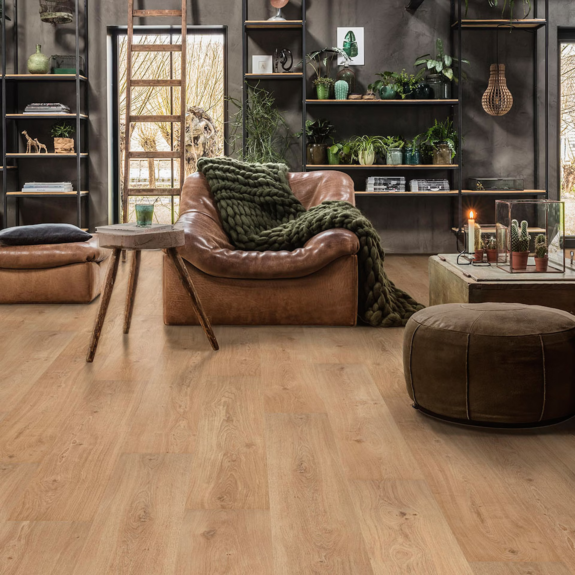 Floorify Lange Planken FG019 Cognac PVC plank plak pvc in woonkamer sfeerfoto