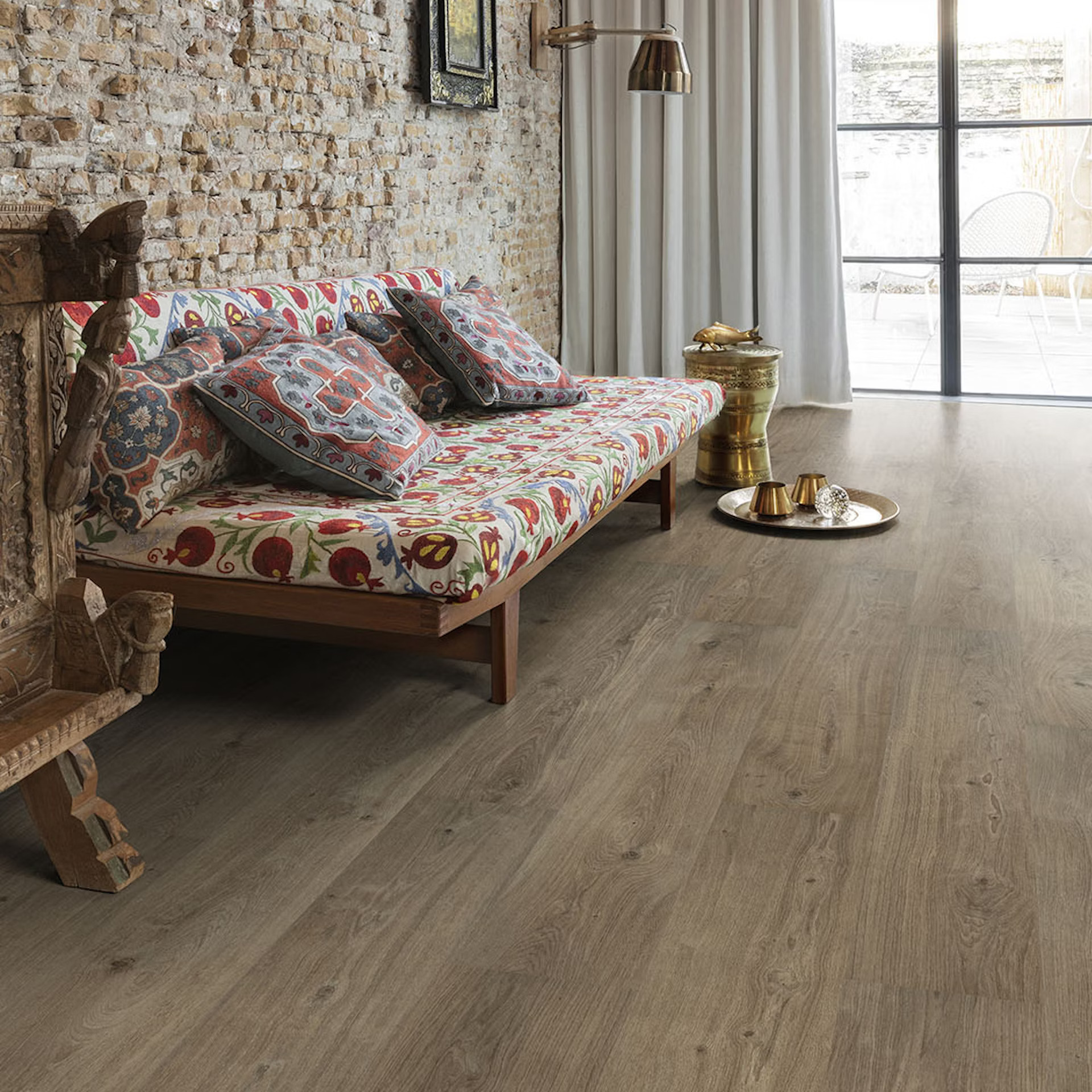 Floorify Lange Planken FG021 Cohiba PVC plank plak pvc in woonkamer sfeerfoto