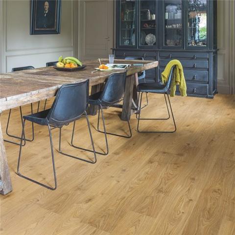 QuickStep Blos AVSPU40025 Cottage Naturelle Eik PVC plank click pvc in woonkamer sfeerfoto