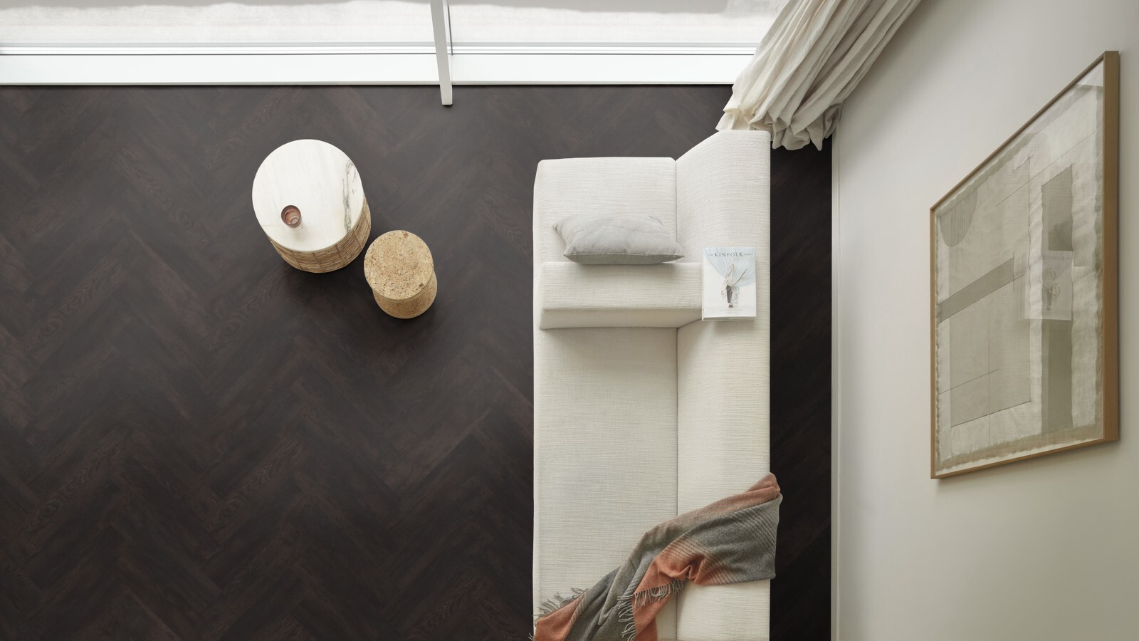 Moduleo Roots Visgraat Country Oak 54991V variant visgraat plak pvc in woonkamer sfeerfoto