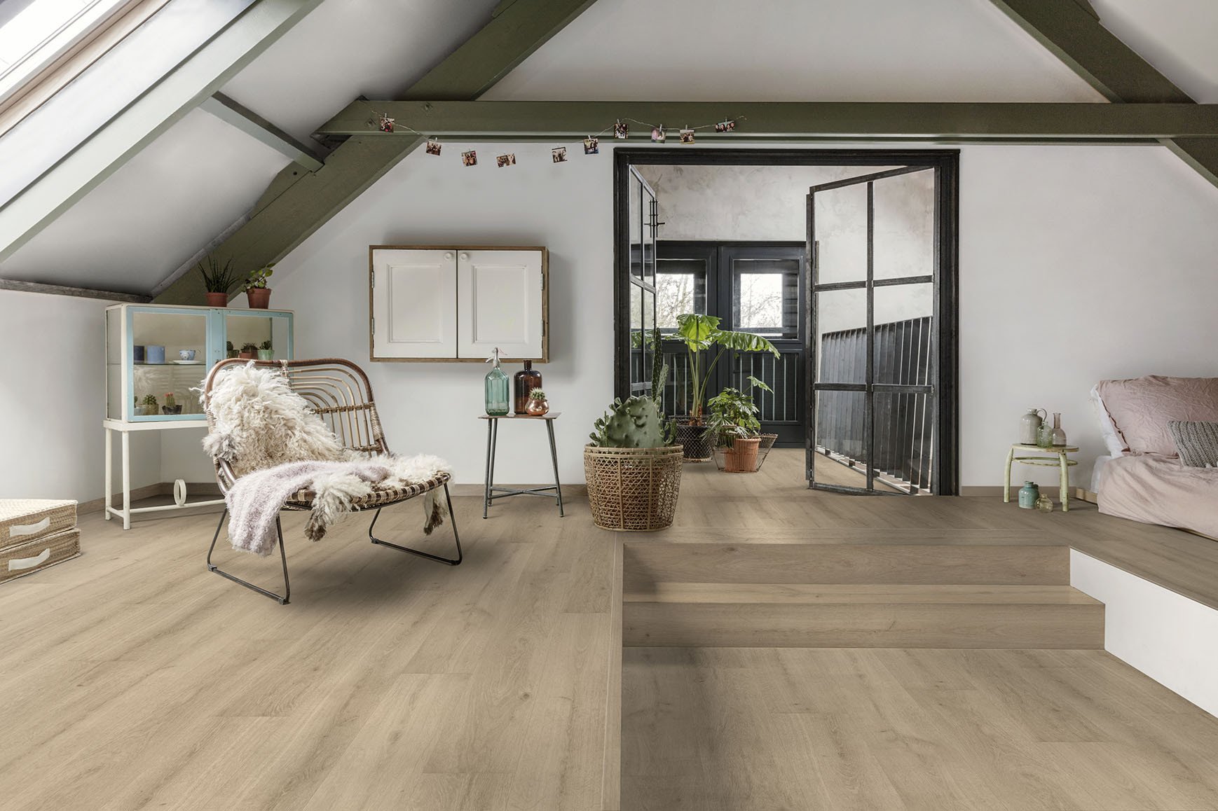 Floorify Planken click F050 Cremant PVC plank click pvc in woonkamer sfeerfoto