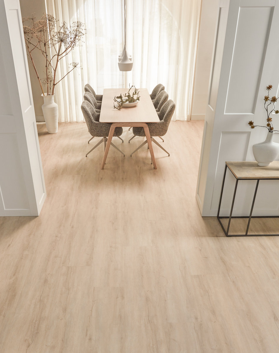 Floer Landhuis PVC FLR-3235 Creme Eik PVC plank plak pvc in woonkamer sfeerfoto