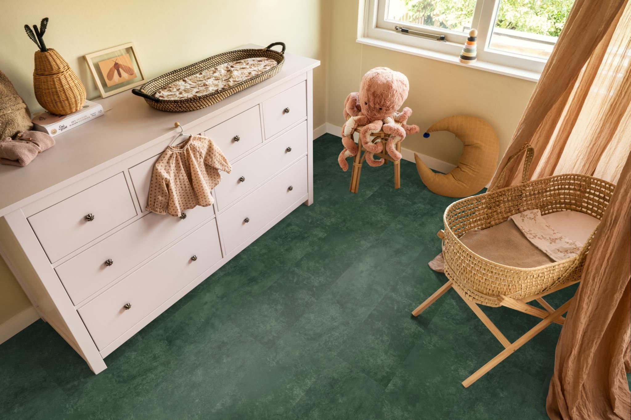 Kleurdetail van Ambiant Viretto Dark Green 8560.2031.19 plak PVC tegelvloer – houtdessin close-up