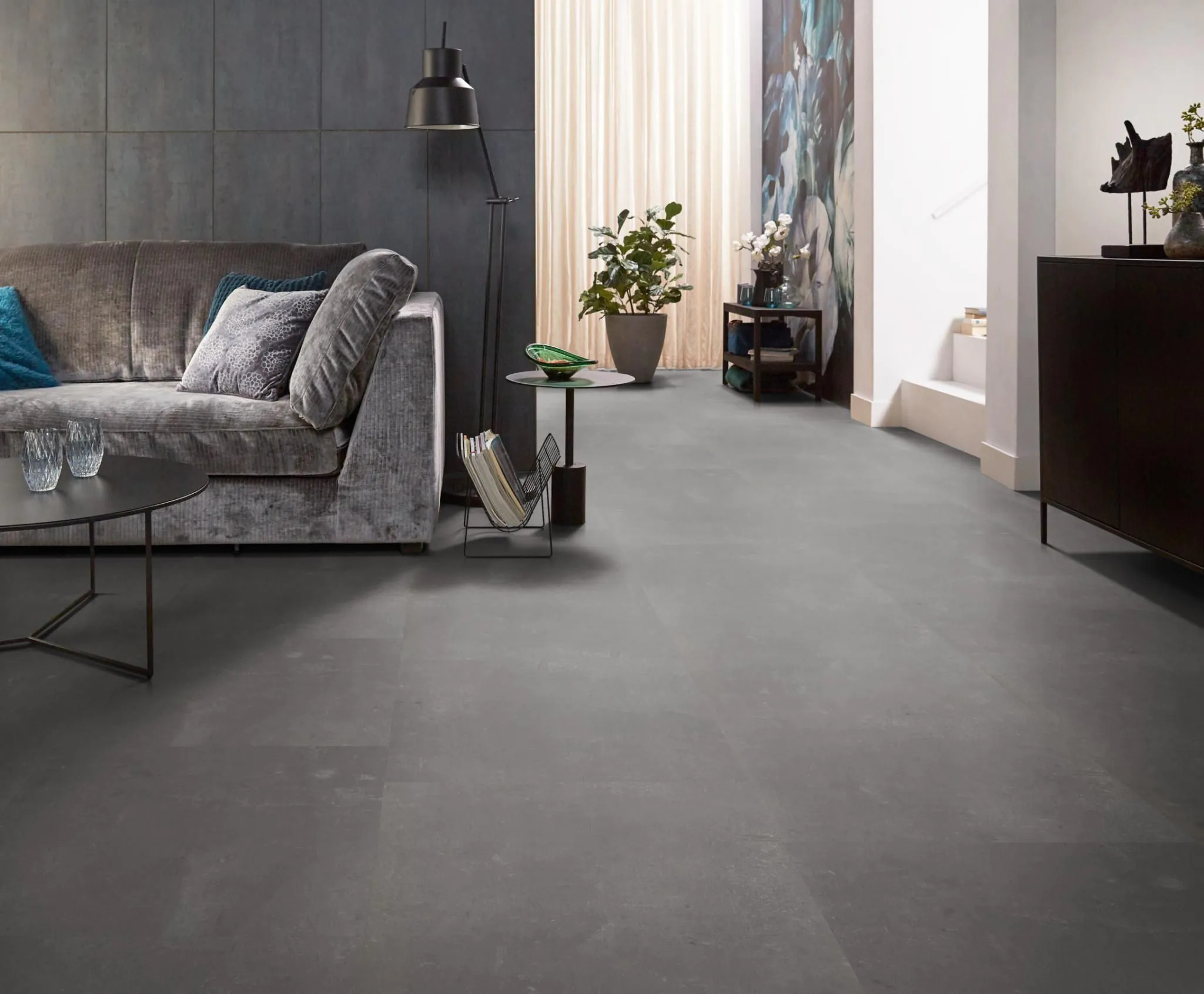 Interieur met Ambiant Piero Dark Grey PVC tegels