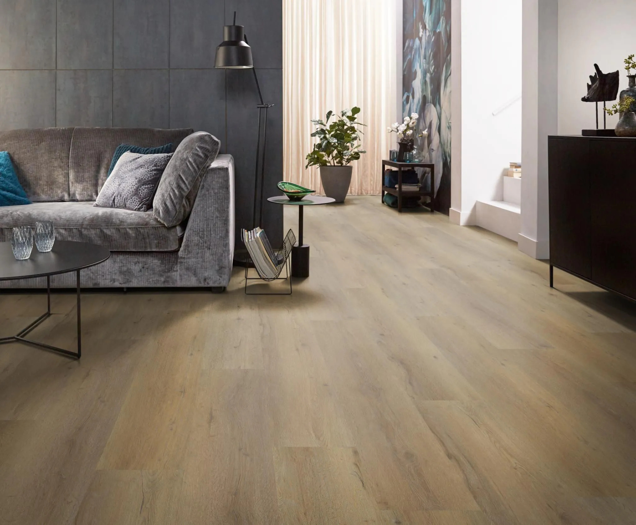 sfeerfoto Vivero Dark Oak PVC plank plak pvc in woonkamer
