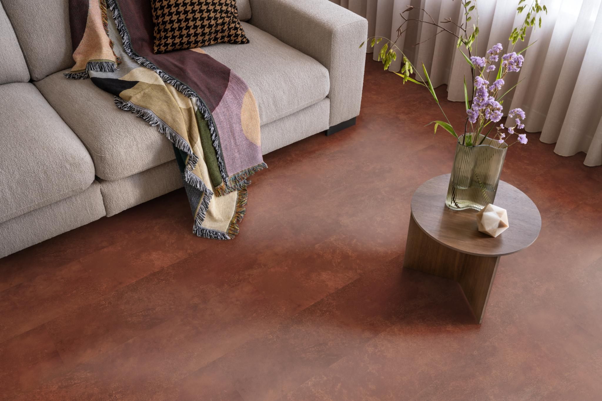 Kleurdetail van Ambiant Viretto Dark Orange 8560.2028.19 plak PVC tegelvloer – houtdessin close-up