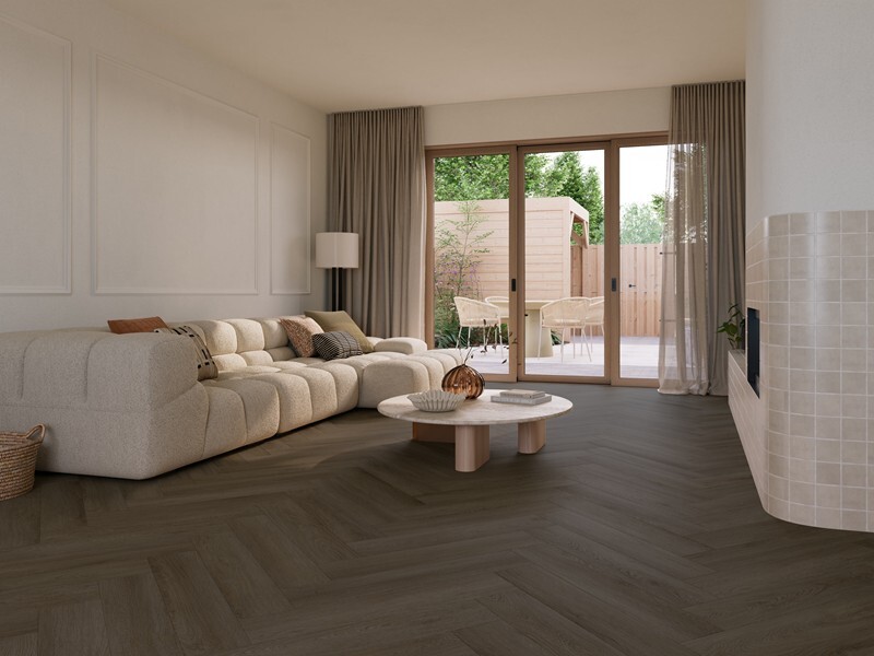 Ground Studio Select Oak Dark Smoked V.10.90.1 visgraat plak PVC in interieur sfeerfoto