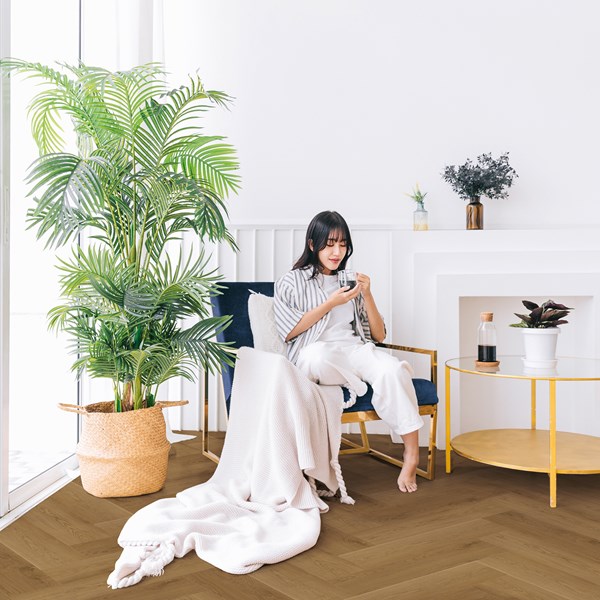 Bodiax Aringa BP380 visgraat 121-V Desert visgraat plak pvc in woonkamer sfeerfoto