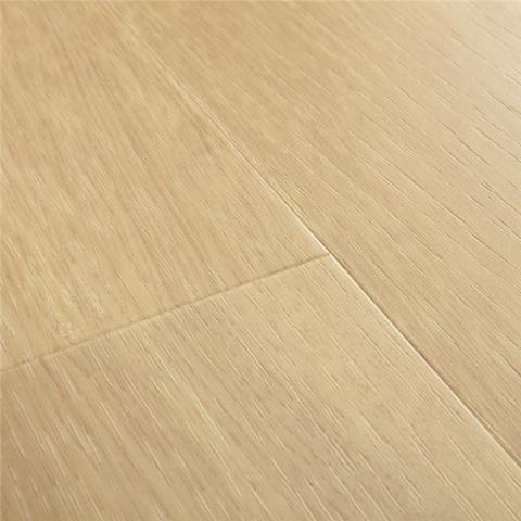 Close-up van het houtdessin van Drijvende Eik Beige, click pvc QuickStep
