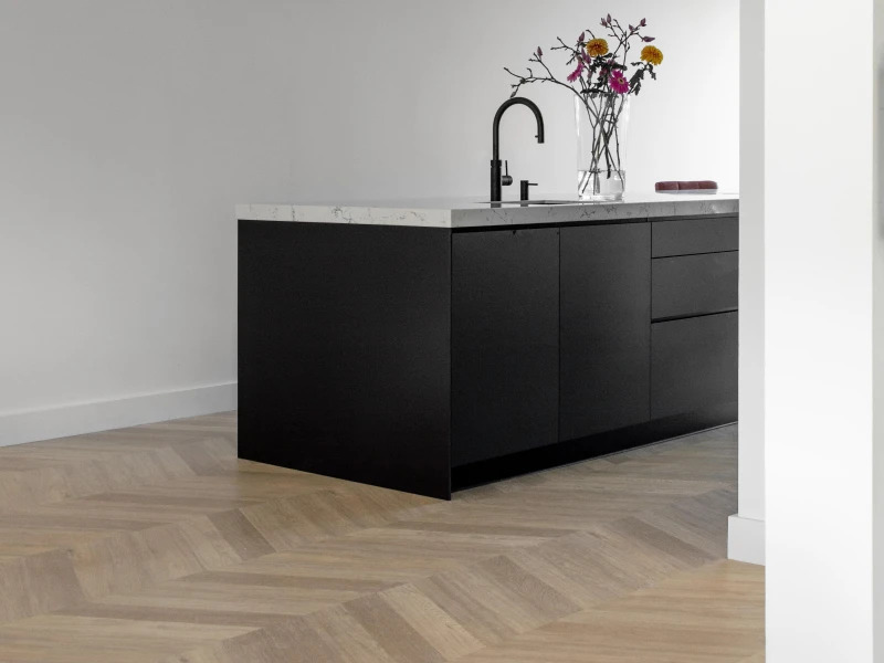 Therdex Hongaarse punt Chevron 6542 Kleur en structuur Hongaarse punt plak pvc met rustige kleurtoon