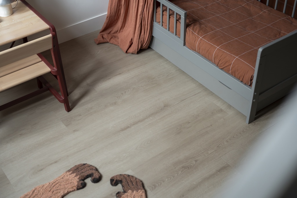 Hebeta Clermont 54823 PVC plank plak pvc in woonkamer sfeerfoto