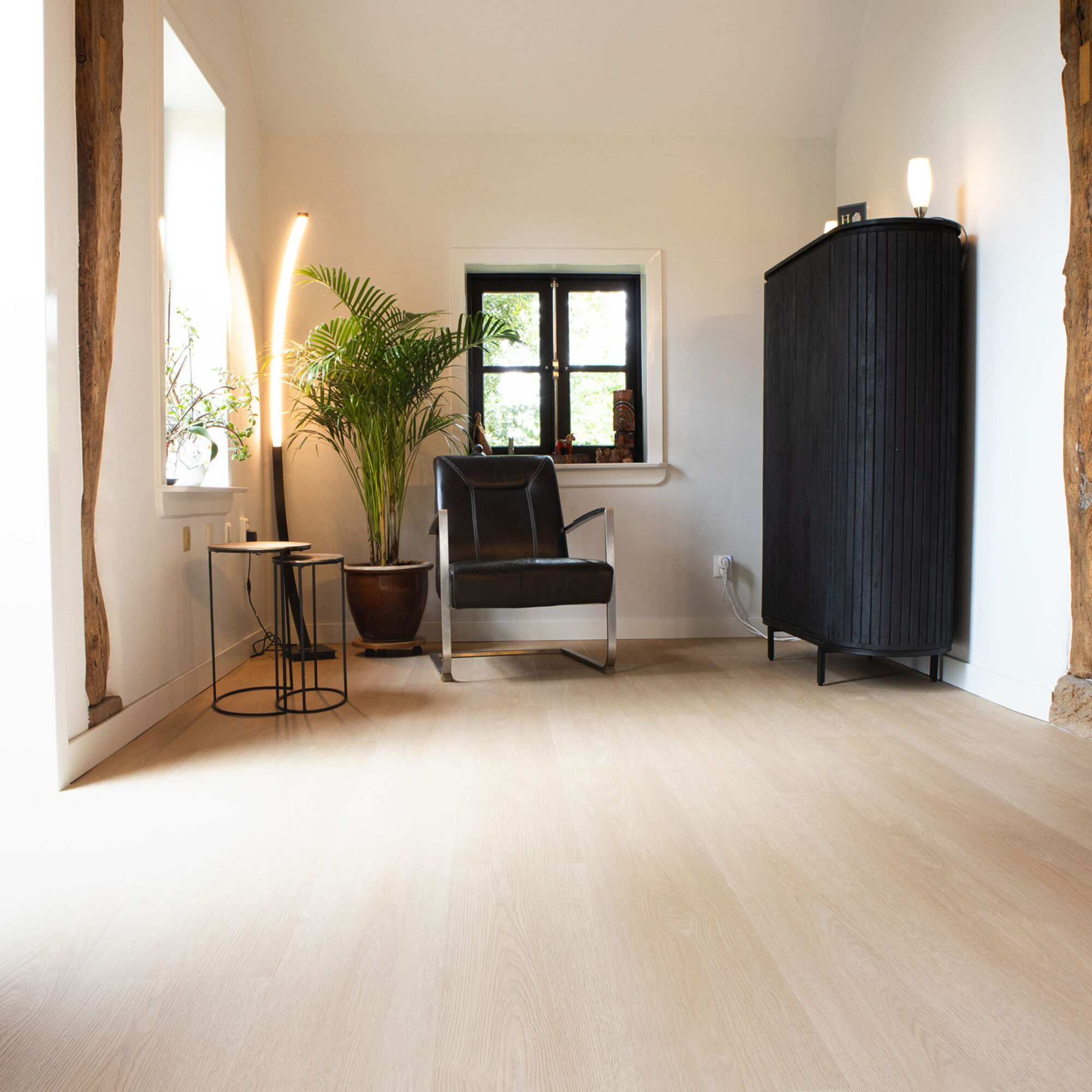 VivaFloors Bordeaux 8510 plak PVC plank detail van groeven en rustige kleurschakeringen