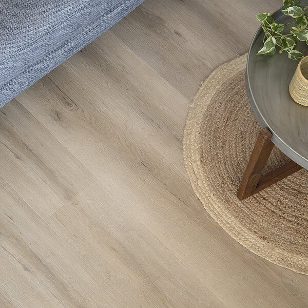 VivaFloors Tuscany 6840 plak PVC plank sfeerfoto in een lichte woonkamer