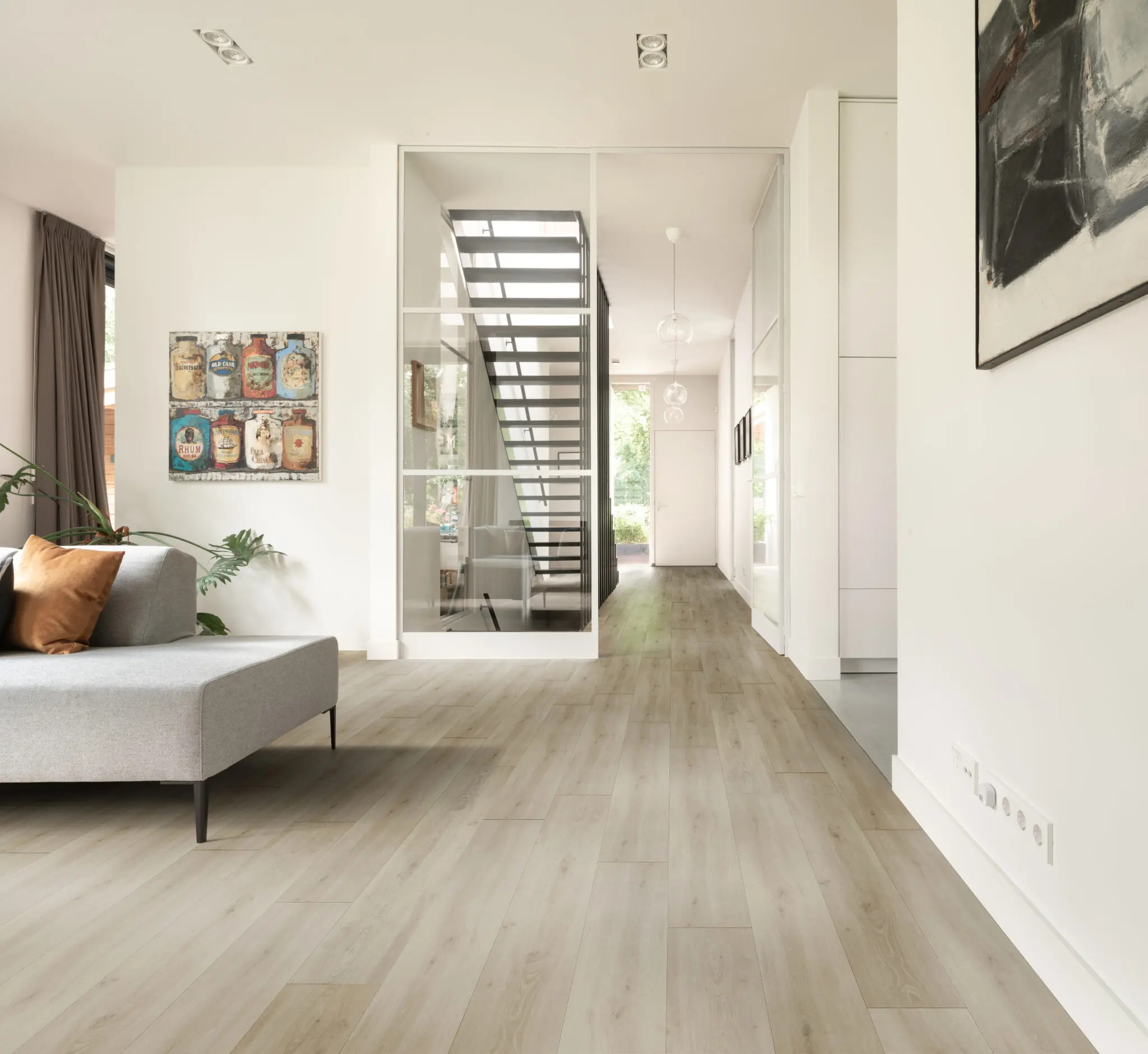 sfeerfoto Eiken Rustiek Naturel PVC plank click pvc in woonkamer SKU 55804