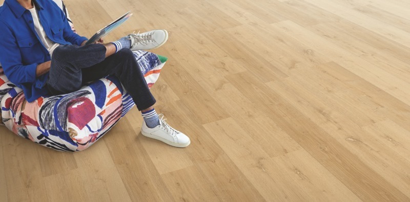 Sfeerfoto van PVC plank click pvc in interieur met QuickStep Bloom